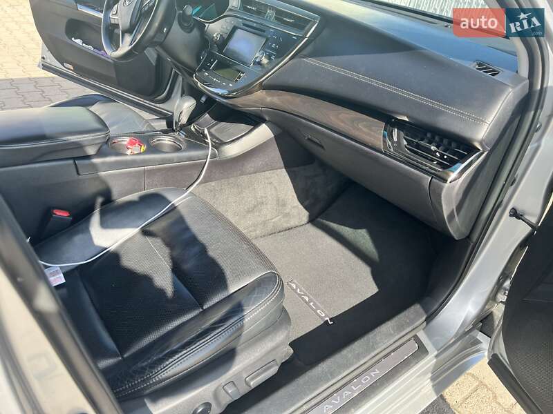 Седан Toyota Avalon 2017 в Луцьку