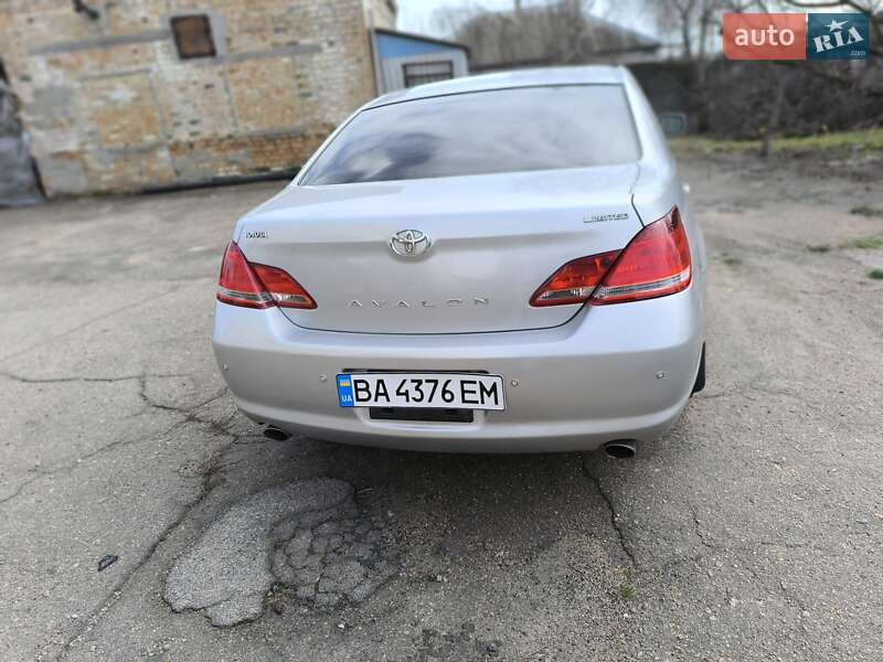 Седан Toyota Avalon 2006 в Добровеличковке