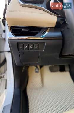 Седан Toyota Avalon 2017 в 