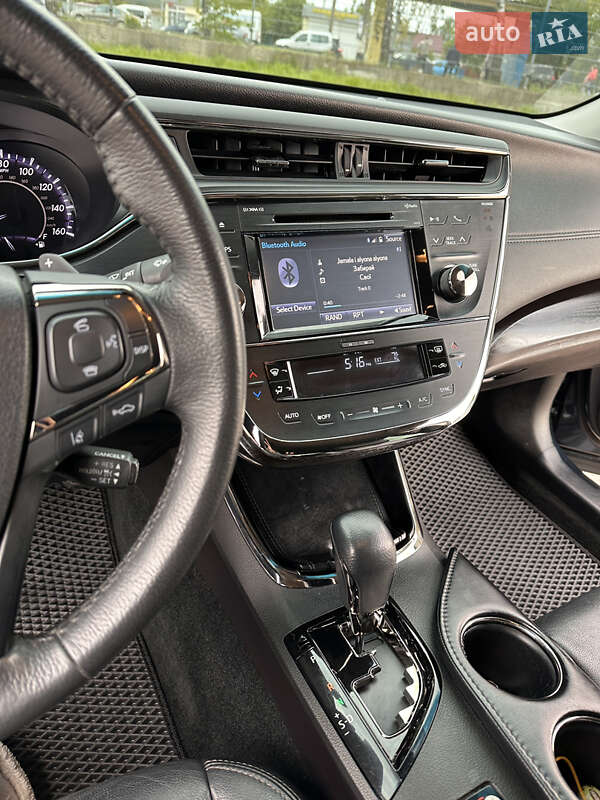 Седан Toyota Avalon 2018 в Житомирі