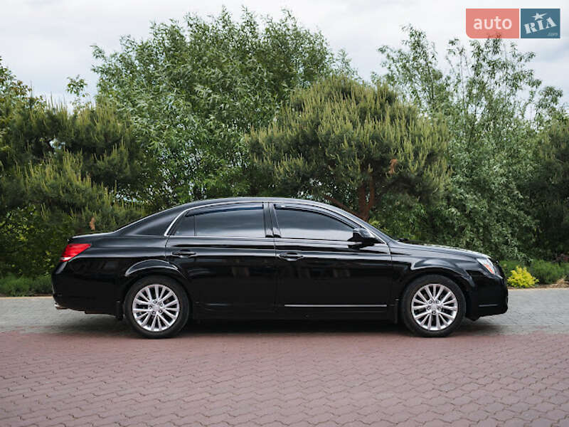 Седан Toyota Avalon 2006 в Чернівцях