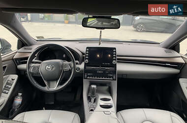 Седан Toyota Avalon 2019 в Виннице