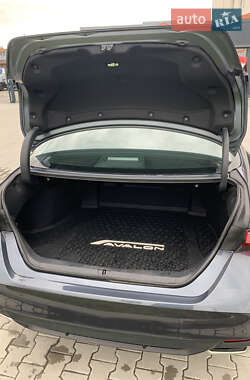 Седан Toyota Avalon 2019 в Виннице