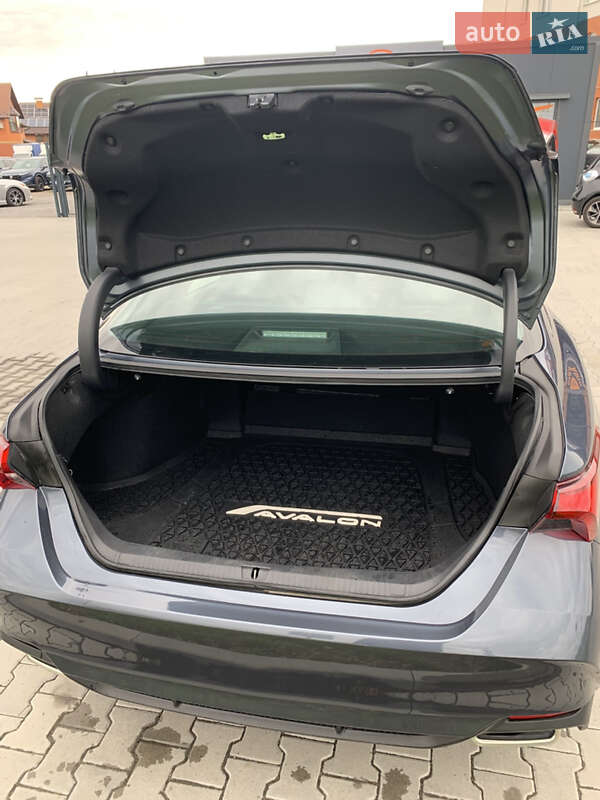 Седан Toyota Avalon 2019 в Вінниці