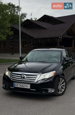 Седан Toyota Avalon 2010 в Чугуєві