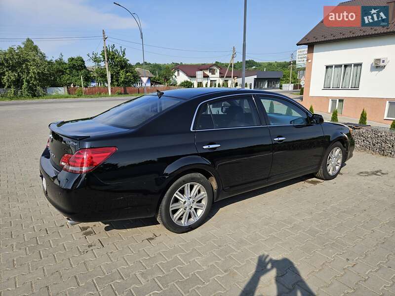 Седан Toyota Avalon 2008 в Снятине