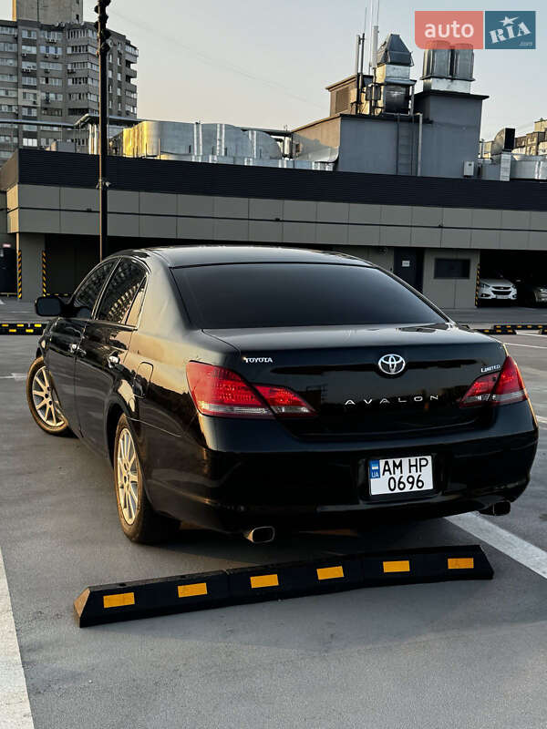 Седан Toyota Avalon 2008 в Киеве