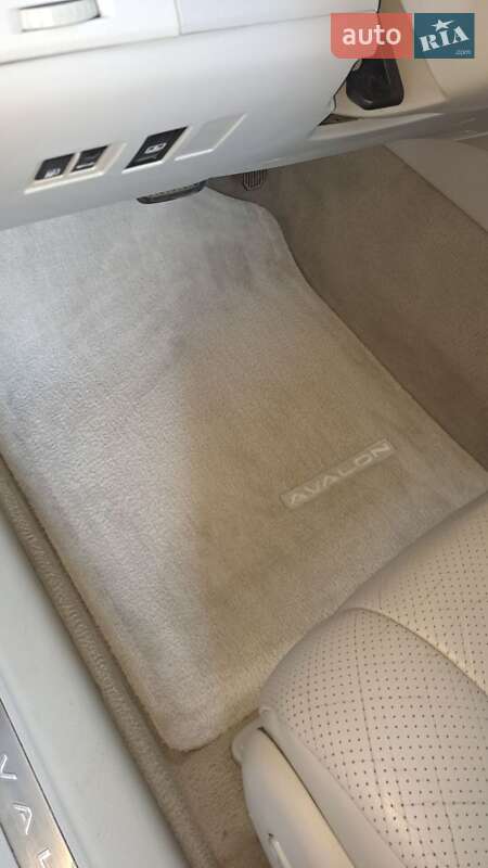 Седан Toyota Avalon 2006 в Измаиле