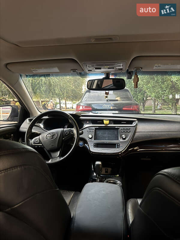Седан Toyota Avalon 2013 в Вишневом
