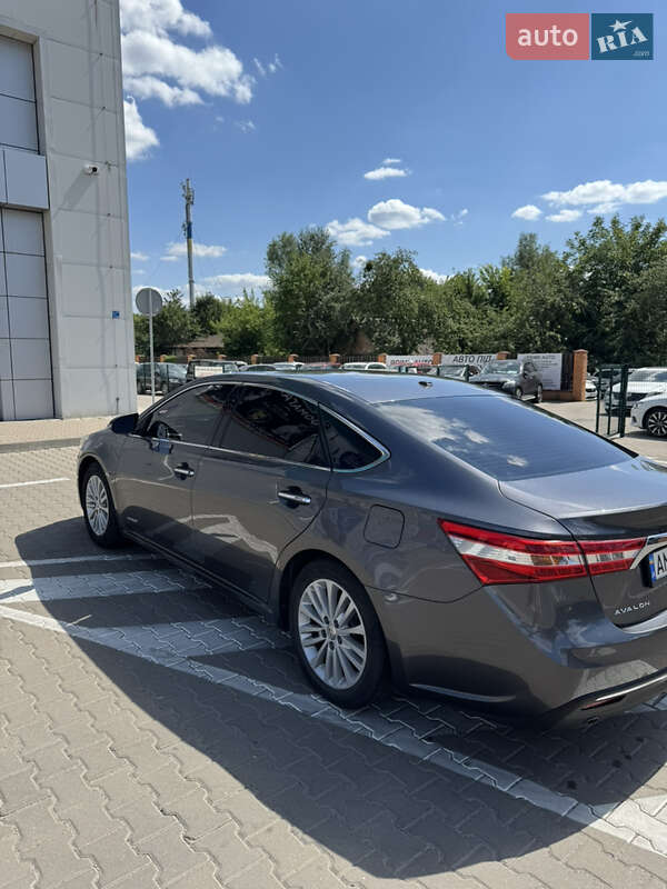 Седан Toyota Avalon 2013 в Вишневом