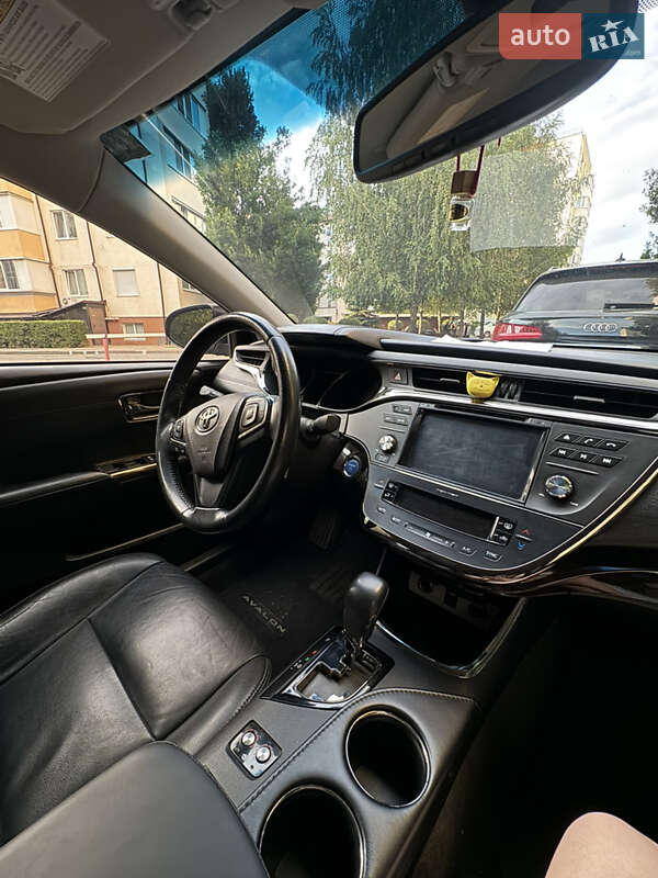Седан Toyota Avalon 2013 в Вишневом