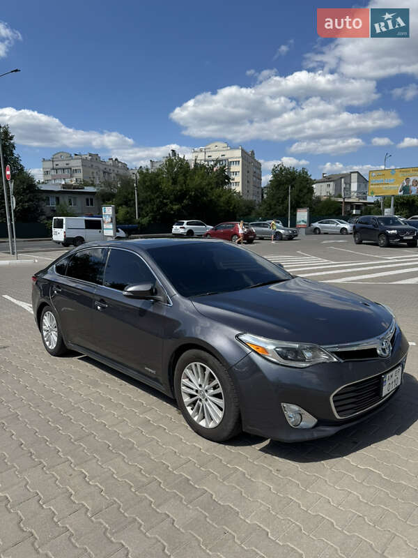 Седан Toyota Avalon 2013 в Вишневом