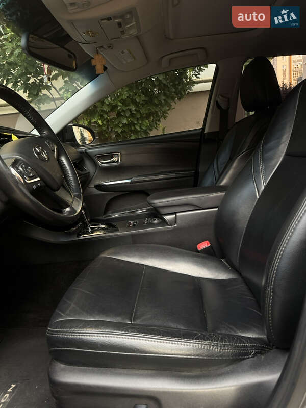 Седан Toyota Avalon 2013 в Вишневом