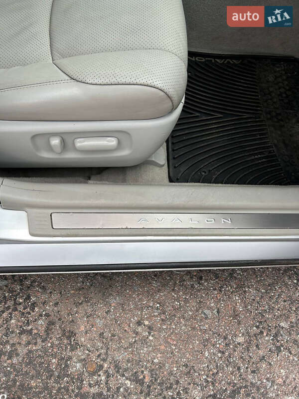 Седан Toyota Avalon 2008 в Житомире