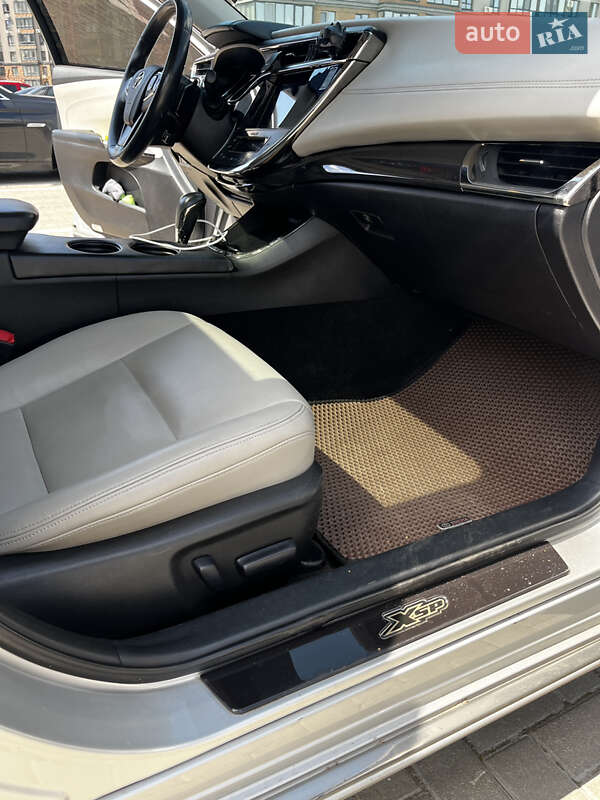 Седан Toyota Avalon 2014 в Житомире