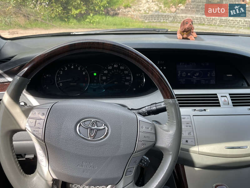 Седан Toyota Avalon 2008 в Черняхове
