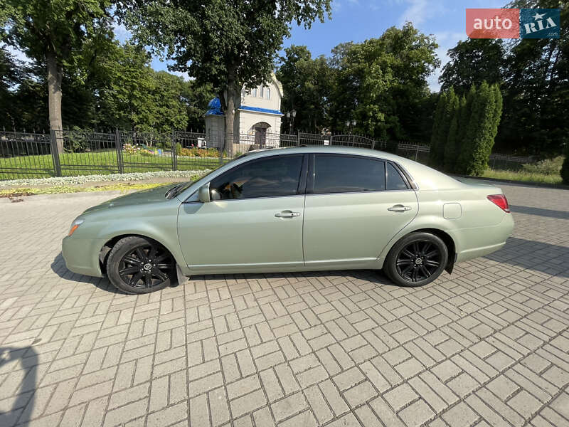 Седан Toyota Avalon 2006 в Прилуках