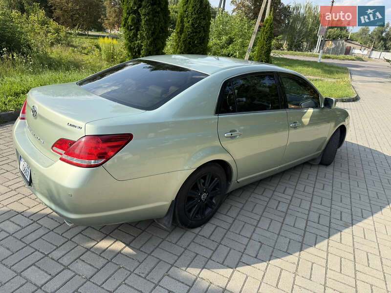 Седан Toyota Avalon 2006 в Прилуках