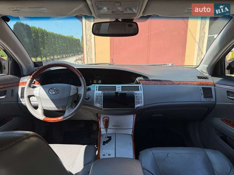Седан Toyota Avalon 2006 в Львові