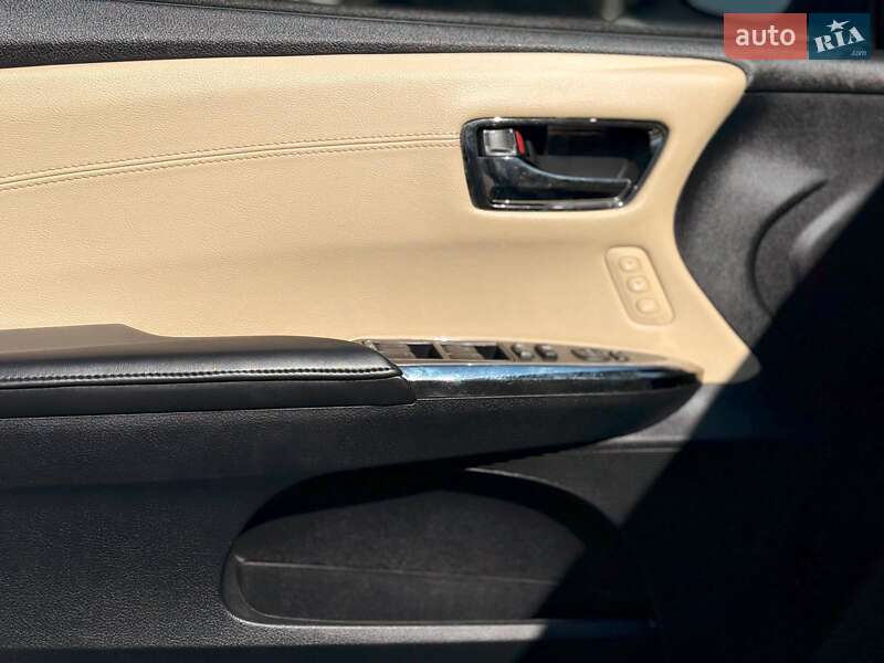 Седан Toyota Avalon 2014 в Львове