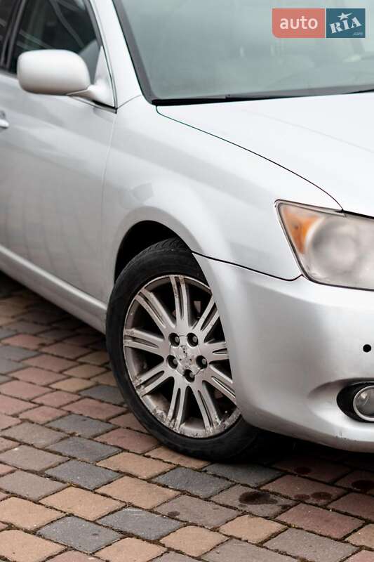 Седан Toyota Avalon 2008 в Львові