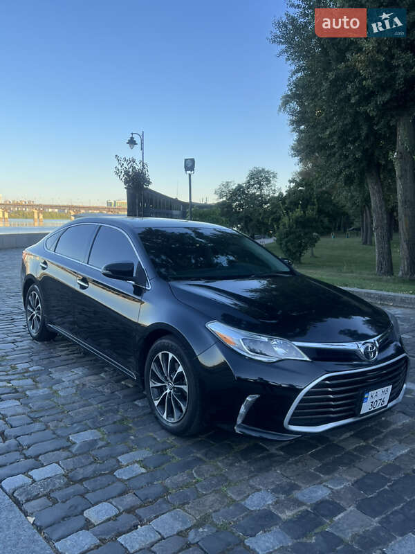 Седан Toyota Avalon 2015 в Киеве