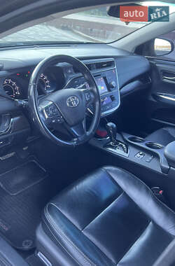 Седан Toyota Avalon 2015 в 