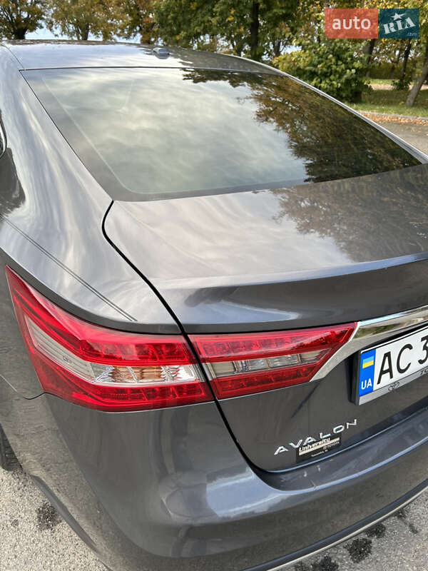 Седан Toyota Avalon 2016 в Володимирі