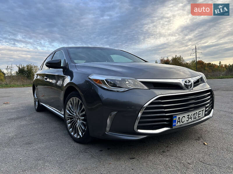 Седан Toyota Avalon 2016 в Володимирі