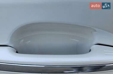 Седан Toyota Avalon 2017 в  фото 17 Седан Toyota Avalon 2017 в