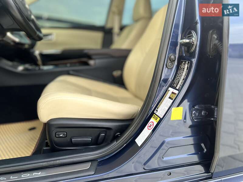 Седан Toyota Avalon 2015 в Львове