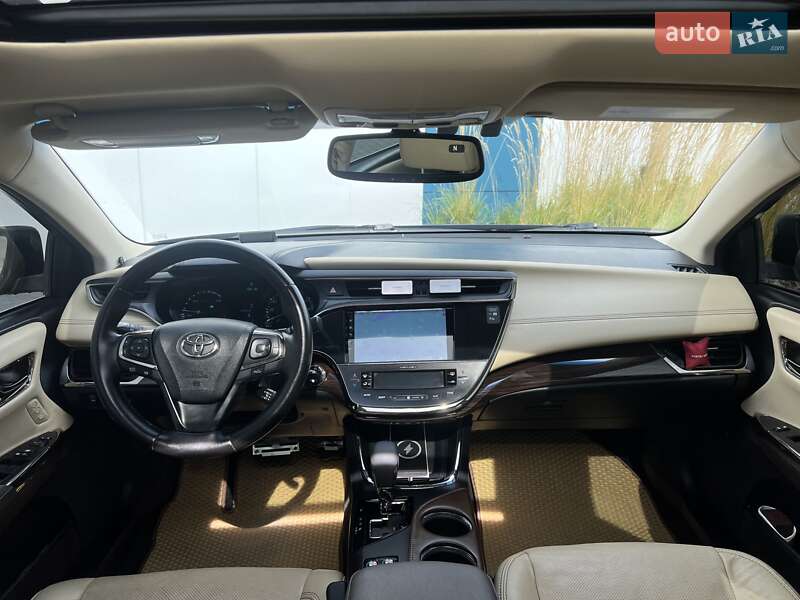 Седан Toyota Avalon 2015 в Львове