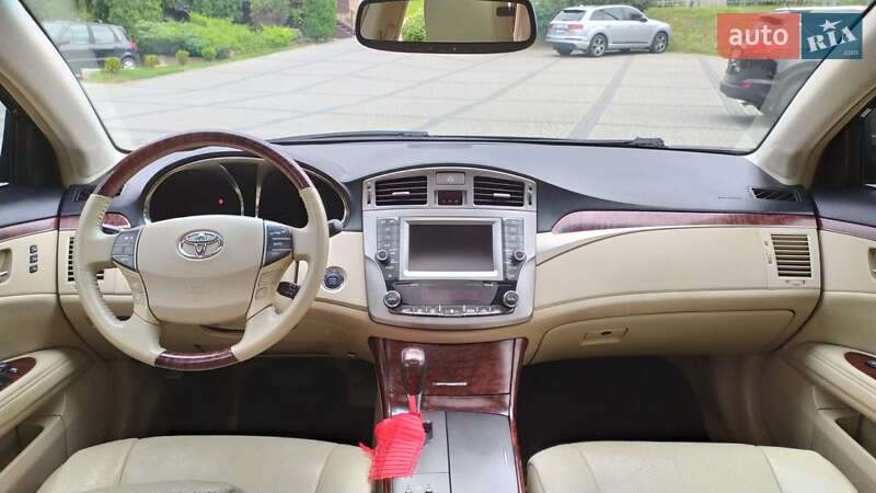 Седан Toyota Avalon 2011 в Рівному