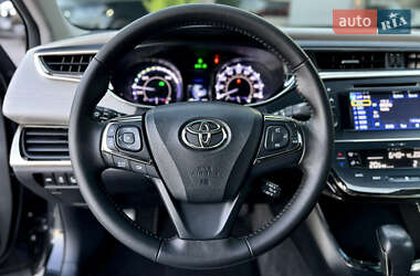 Седан Toyota Avalon 2012 в 