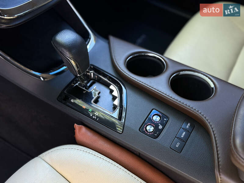 Седан Toyota Avalon 2016 в Одесі