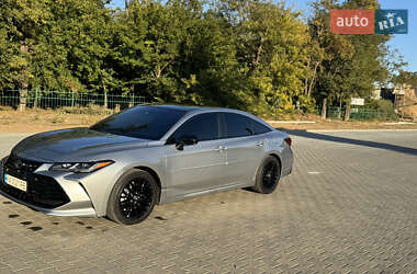 Седан Toyota Avalon 2019 в Черноморске
