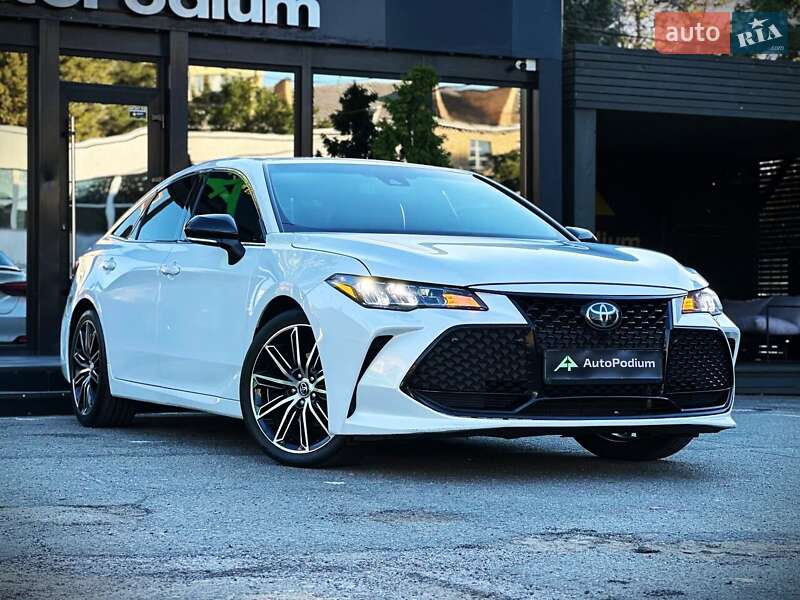 Седан Toyota Avalon 2018 в Киеве