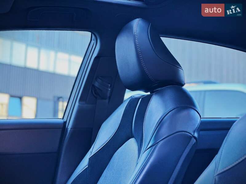 Седан Toyota Avalon 2018 в Киеве