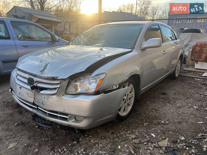 Седан Toyota Avalon 2006 в Киеве