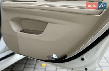 Седан Toyota Avalon 2011 в 