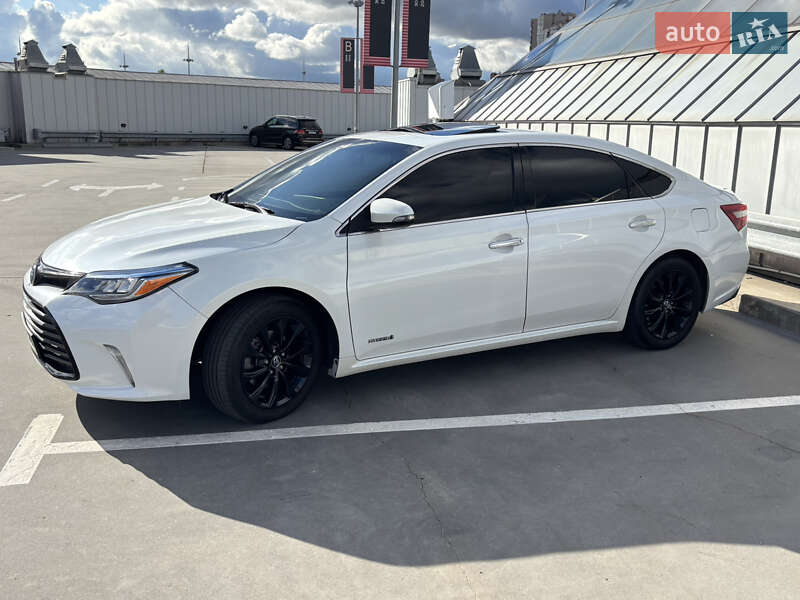 Седан Toyota Avalon 2016 в Киеве