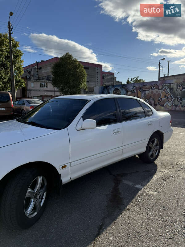 Седан Toyota Avalon 1996 в Киеве