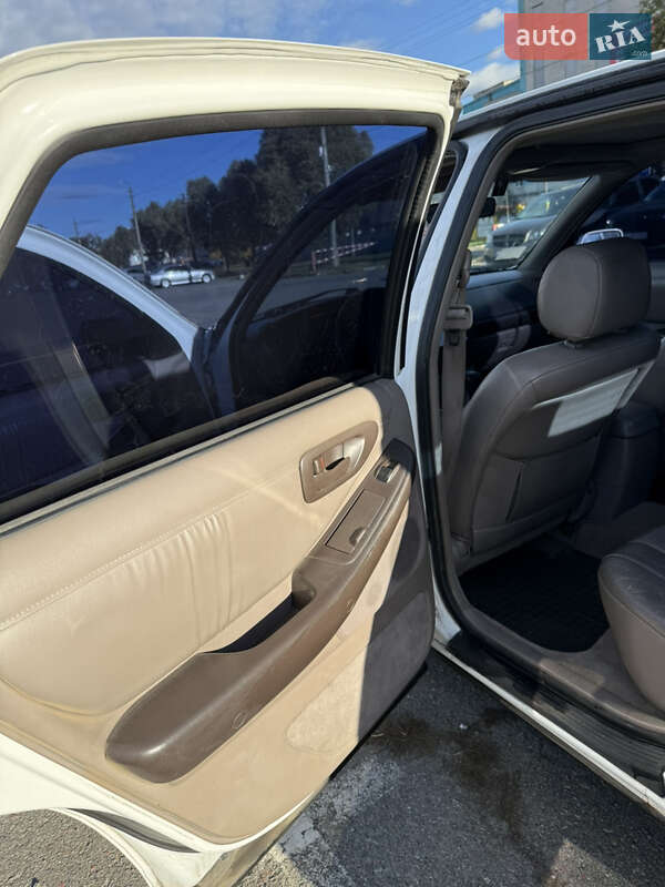 Седан Toyota Avalon 1996 в Киеве