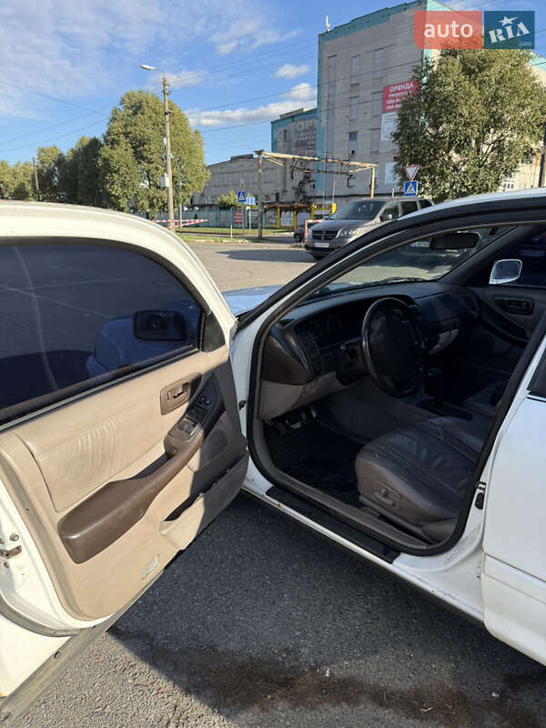 Седан Toyota Avalon 1996 в Киеве