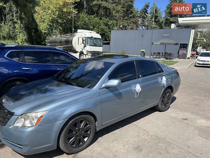 Седан Toyota Avalon 2005 в Кропивницькому