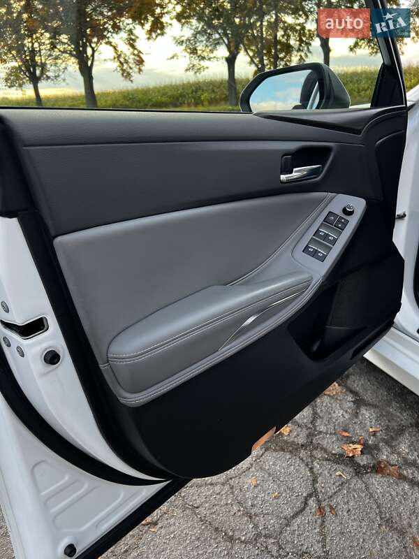 Седан Toyota Avalon 2019 в Володимирі