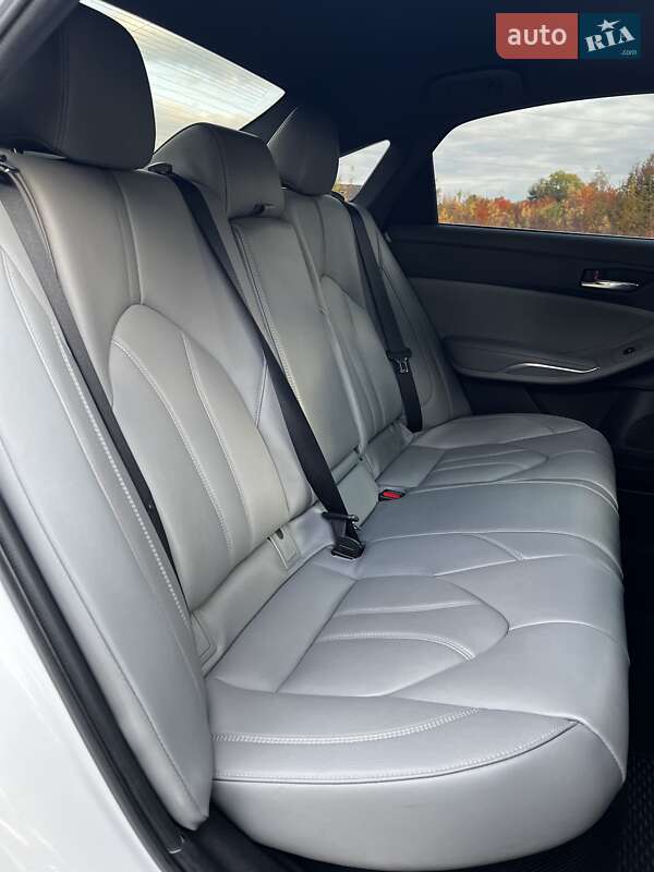 Седан Toyota Avalon 2019 в Володимирі