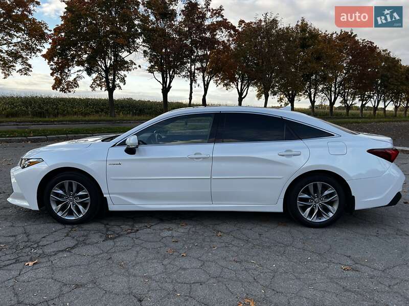 Седан Toyota Avalon 2019 в Володимирі