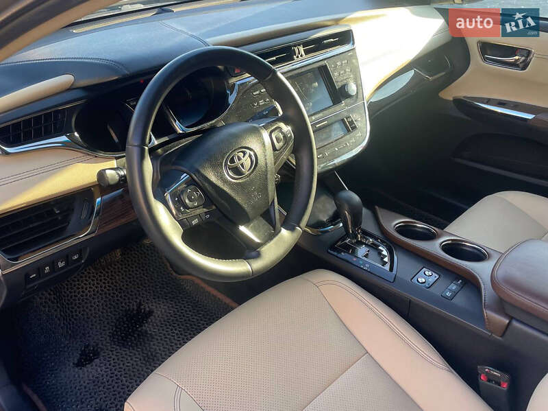 Седан Toyota Avalon 2014 в Чернівцях