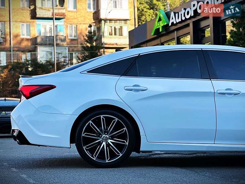 Седан Toyota Avalon 2018 в Киеве фото 10 Седан Toyota Avalon 2018 в Киеве